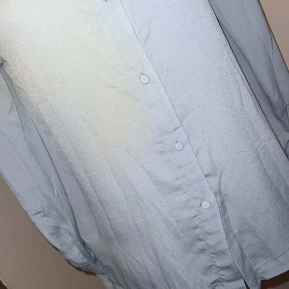 H & M Beautiful long sleeve Light Blue blouse. - Picture 5 of 11